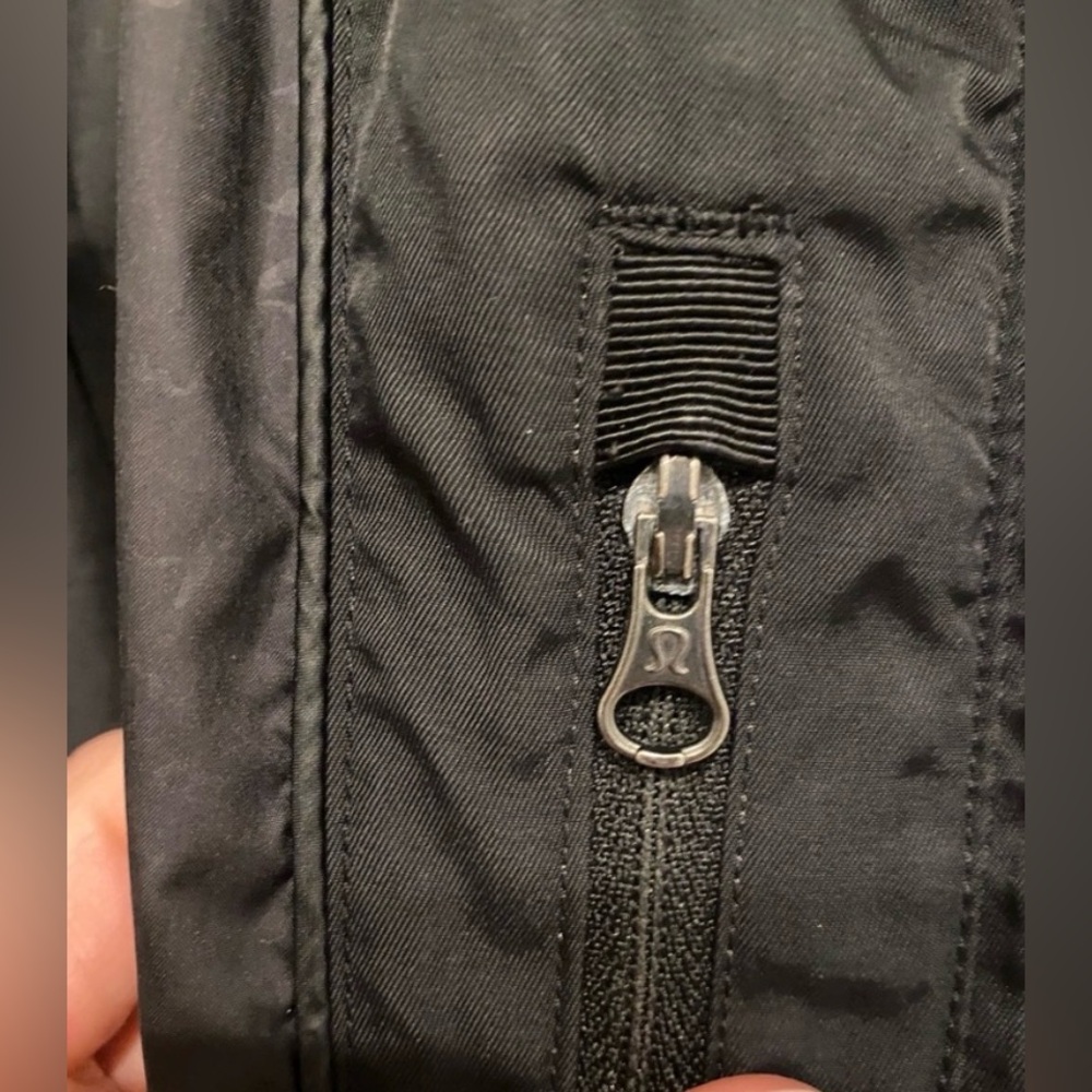 Lululemon Black “Definitely Raining” Jacket - Size 4 - Picture 11 of 15